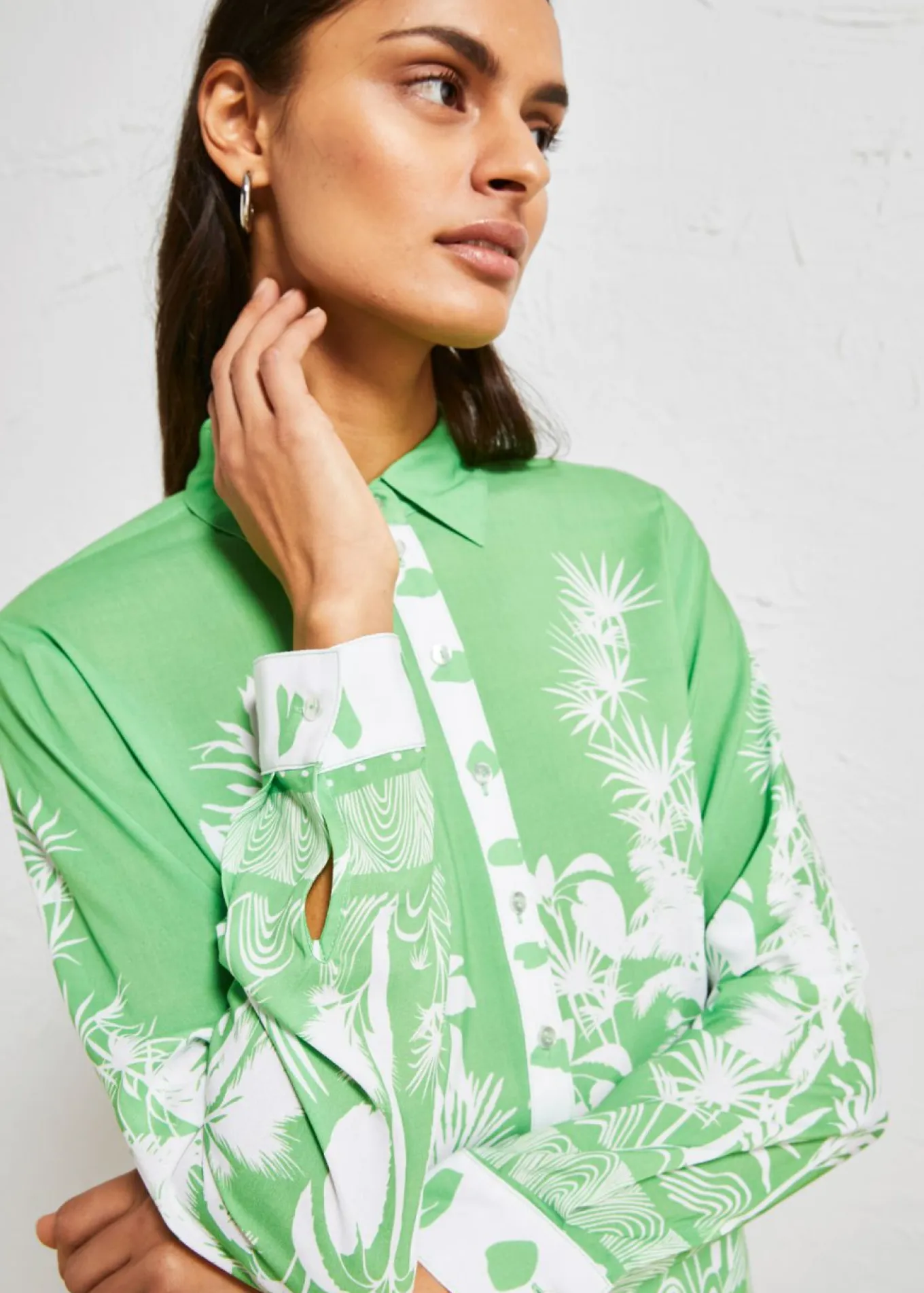 Blusa asimétrica de viscosa fluida