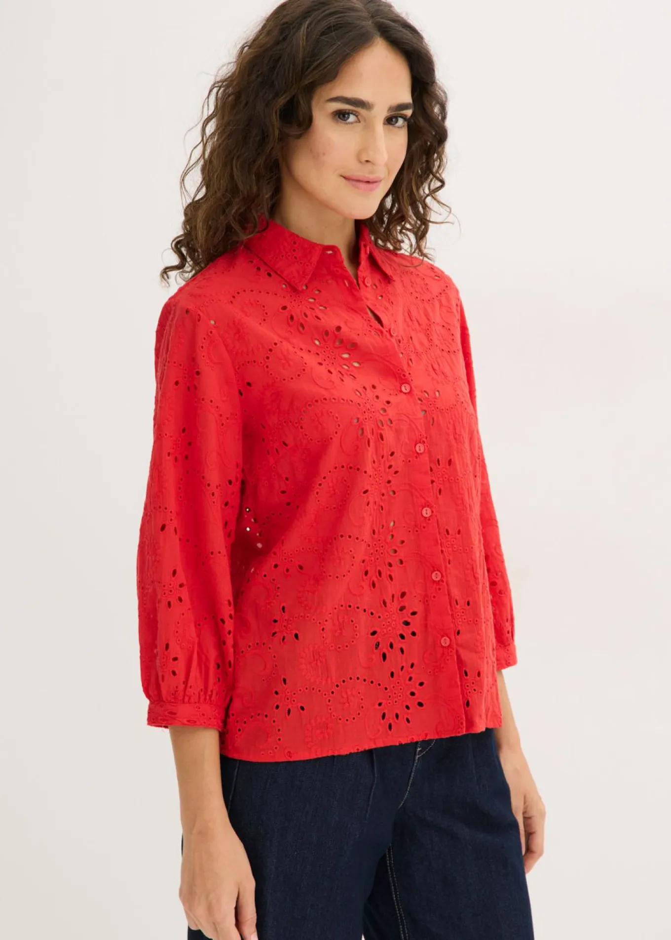 Blusa con bordado calado