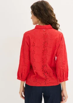 Blusa con bordado calado