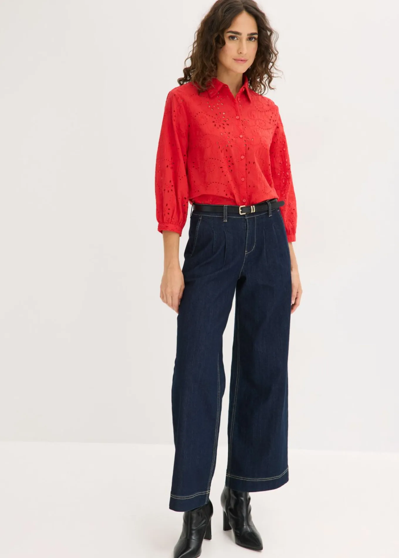 Blusa con bordado calado