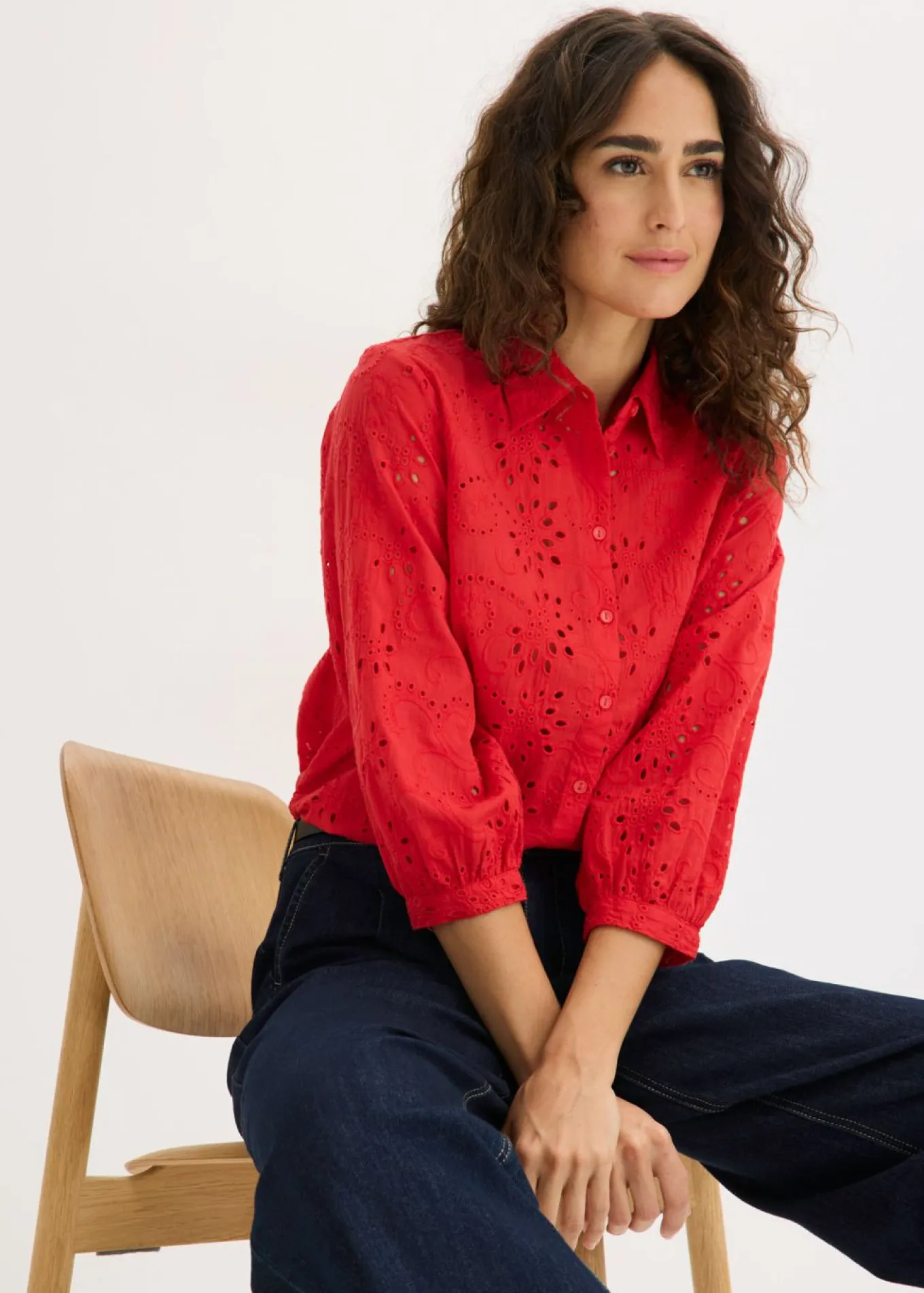 Blusa con bordado calado