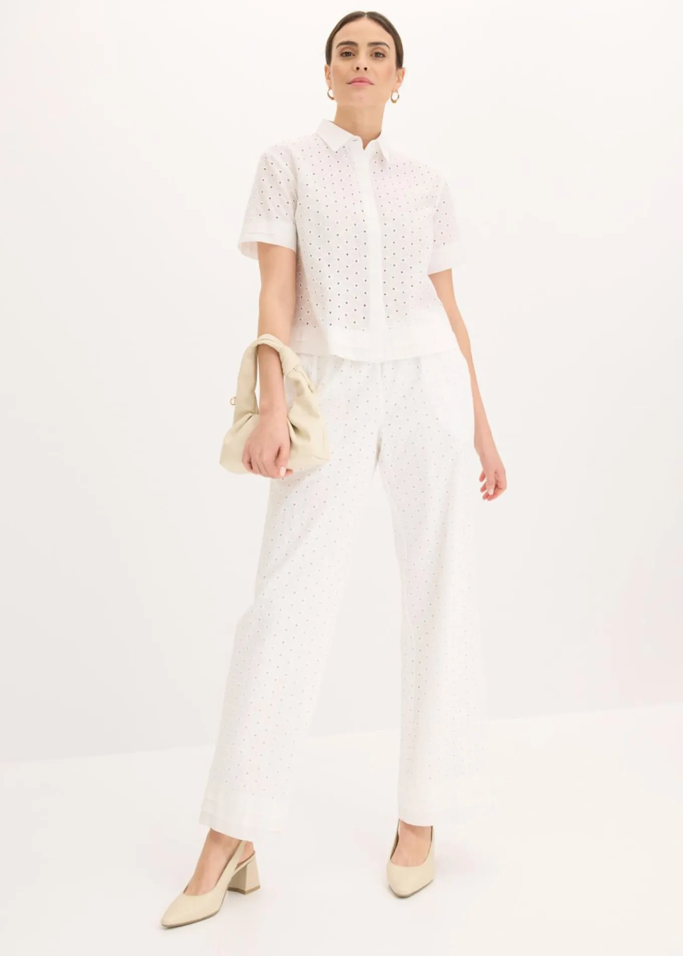 Blusa con bordado calado