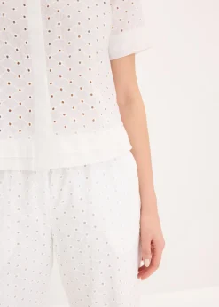 Blusa con bordado calado
