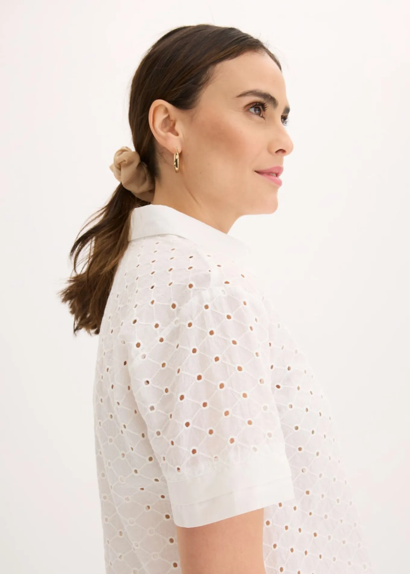 Blusa con bordado calado
