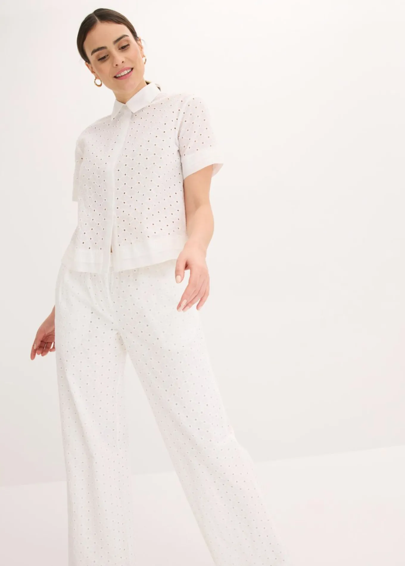 Blusa con bordado calado