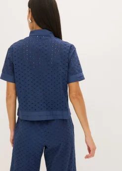 Blusa con bordado calado