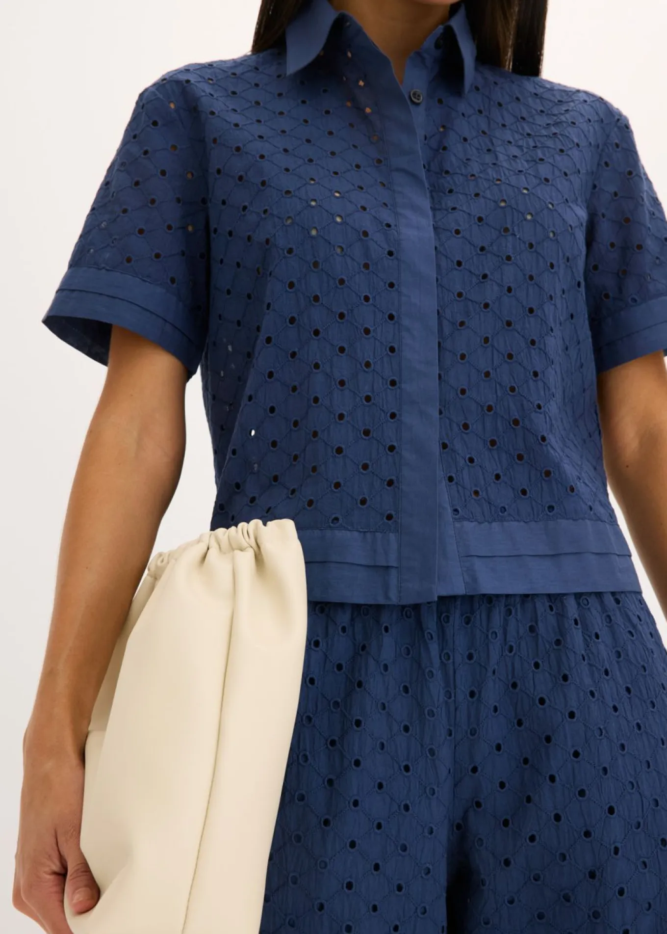 Blusa con bordado calado