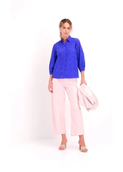 Blusa con bordado calado