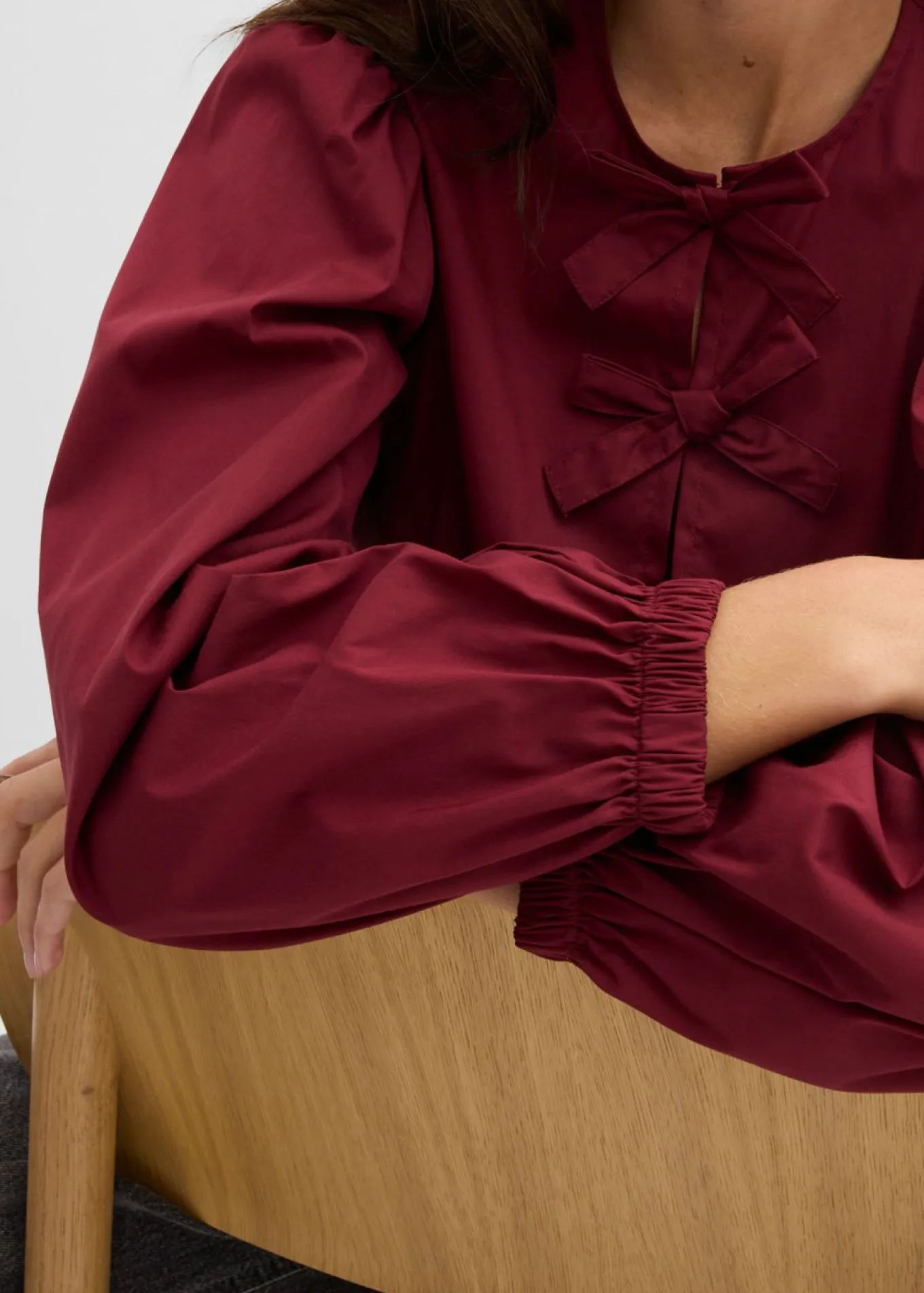 Blusa con detalles de lazo