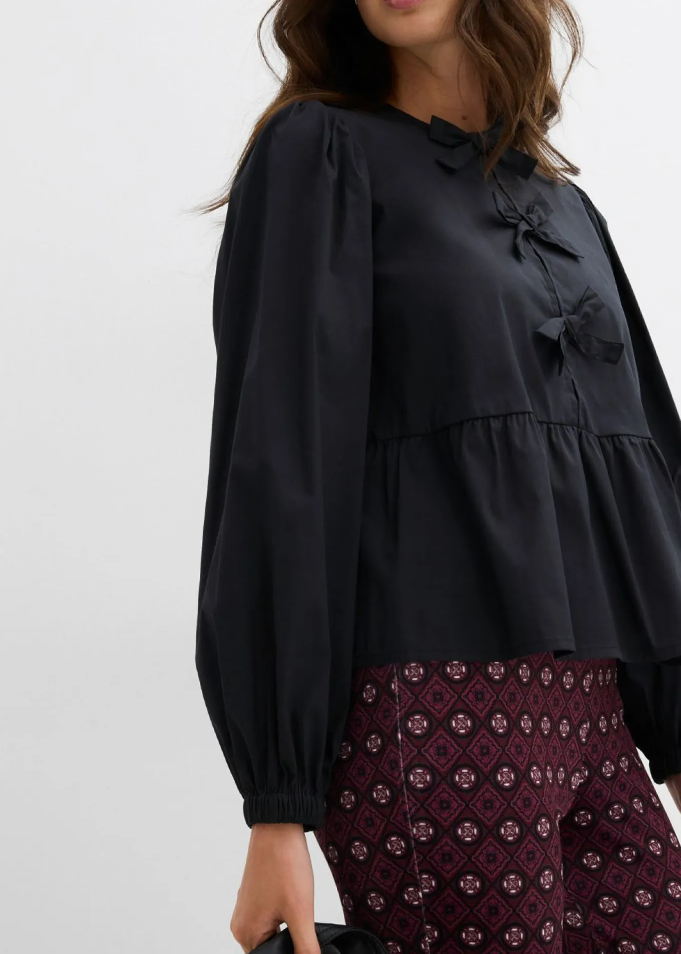 Blusa con detalles de lazo
