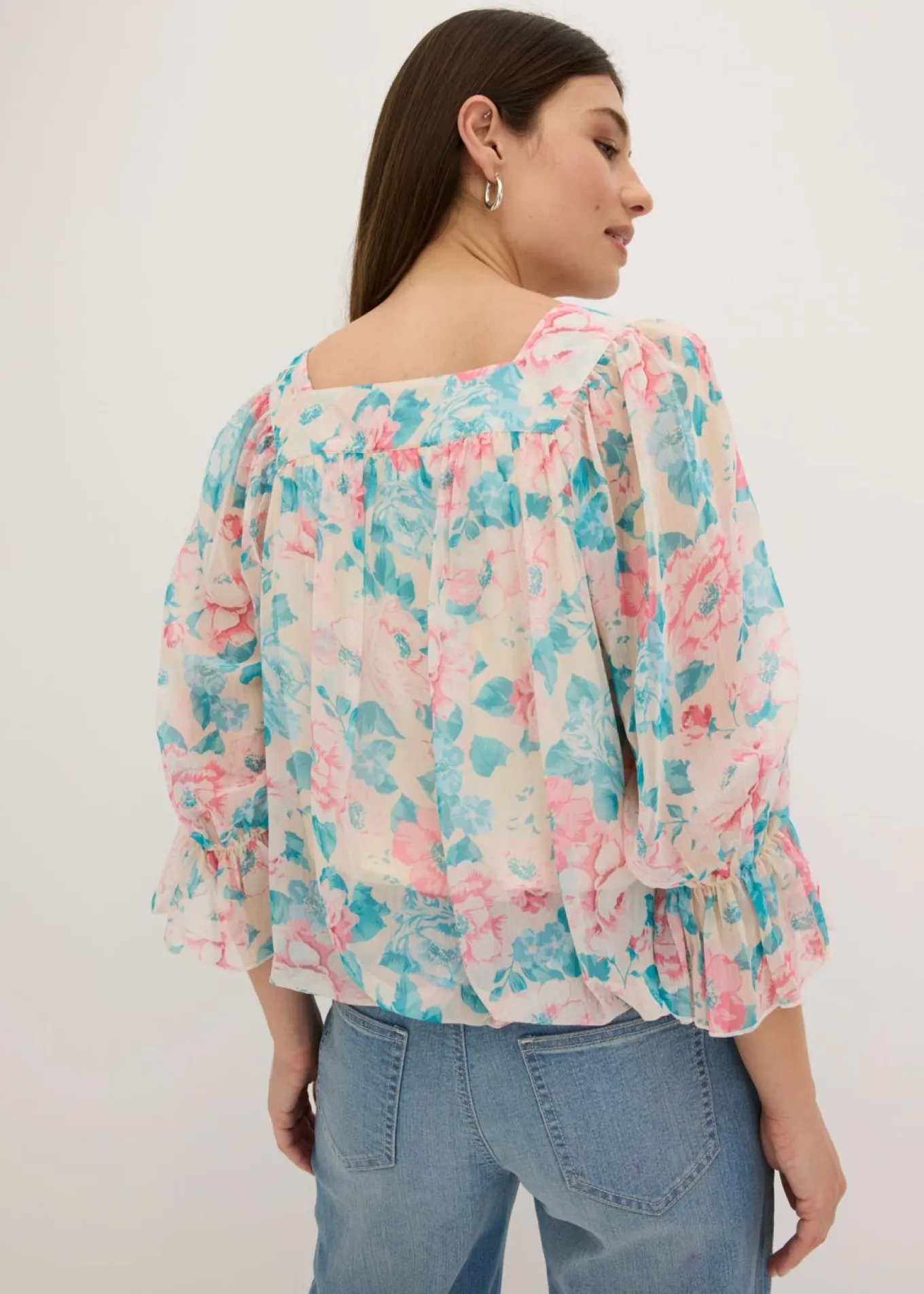 Blusa con dobladillo abullonado