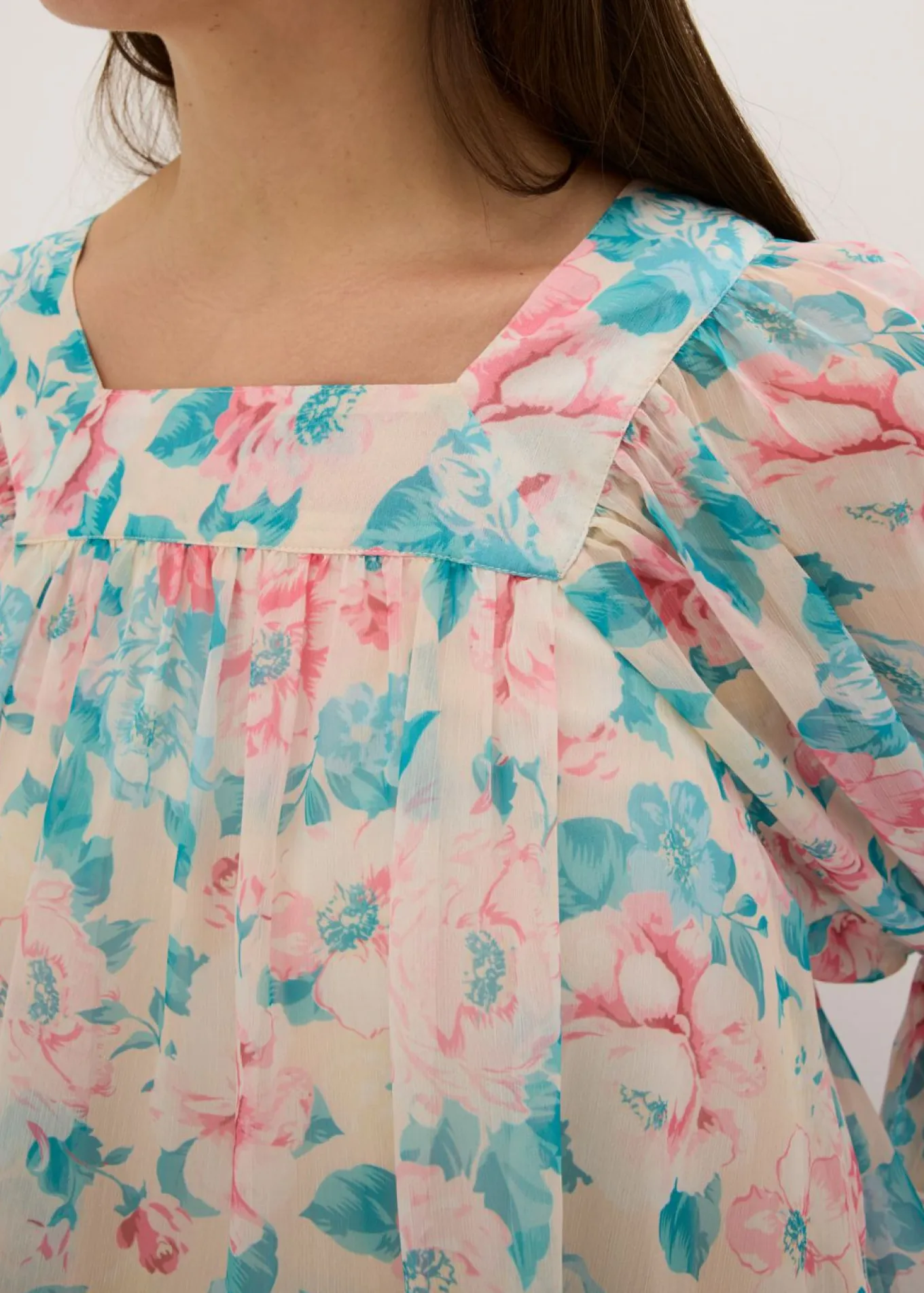 Blusa con dobladillo abullonado