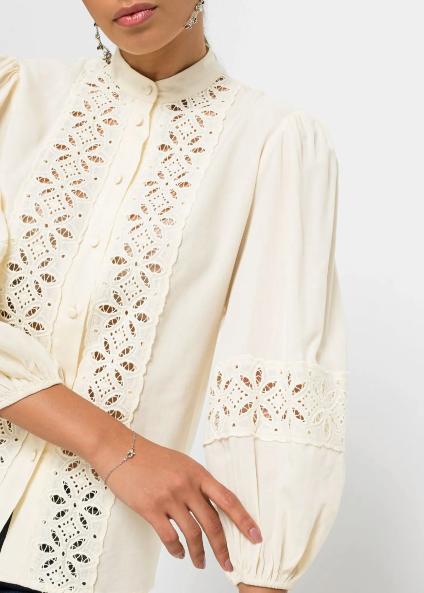Blusa con encaje de mezcla suave de viscosa