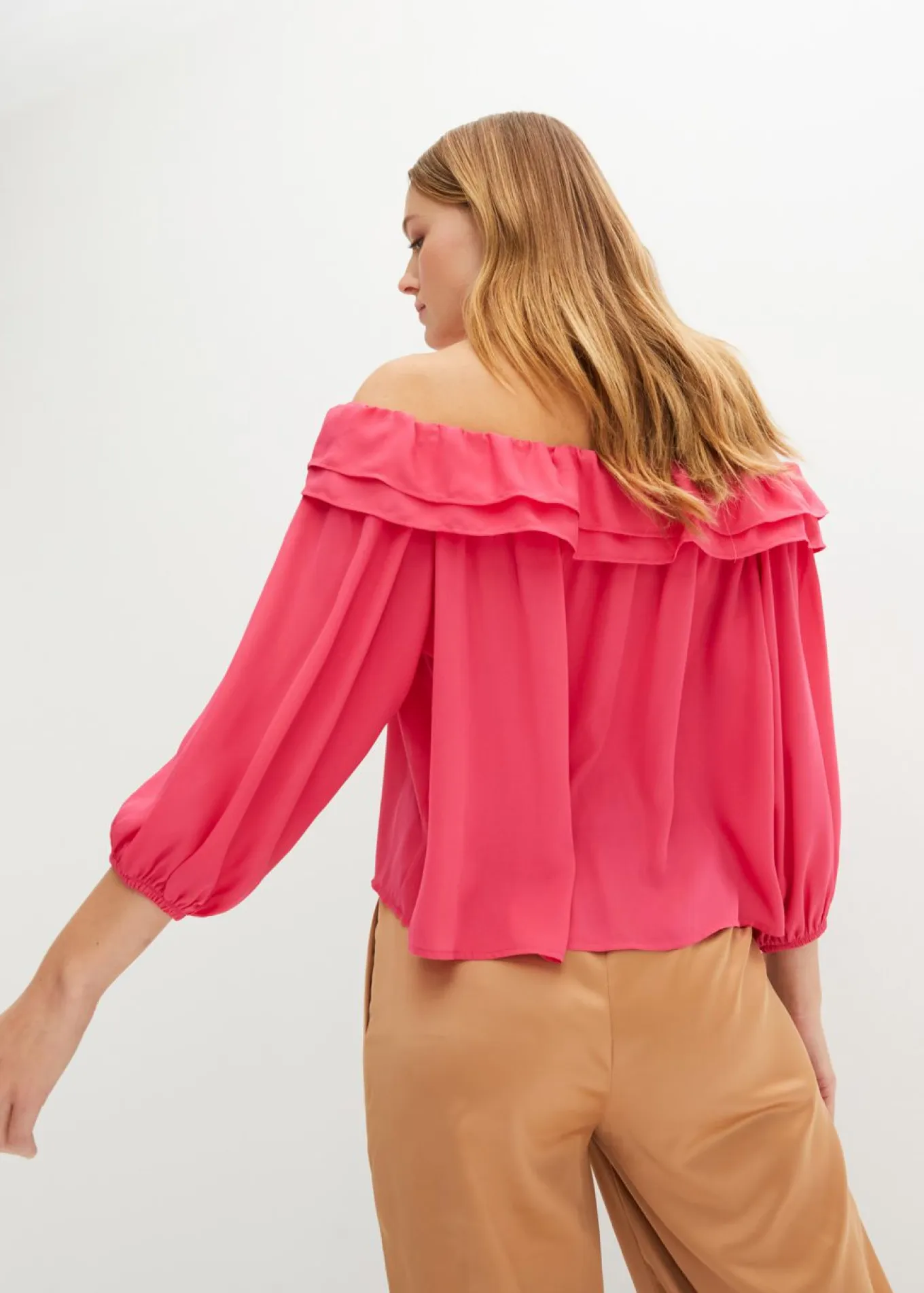 Blusa con escote bañera