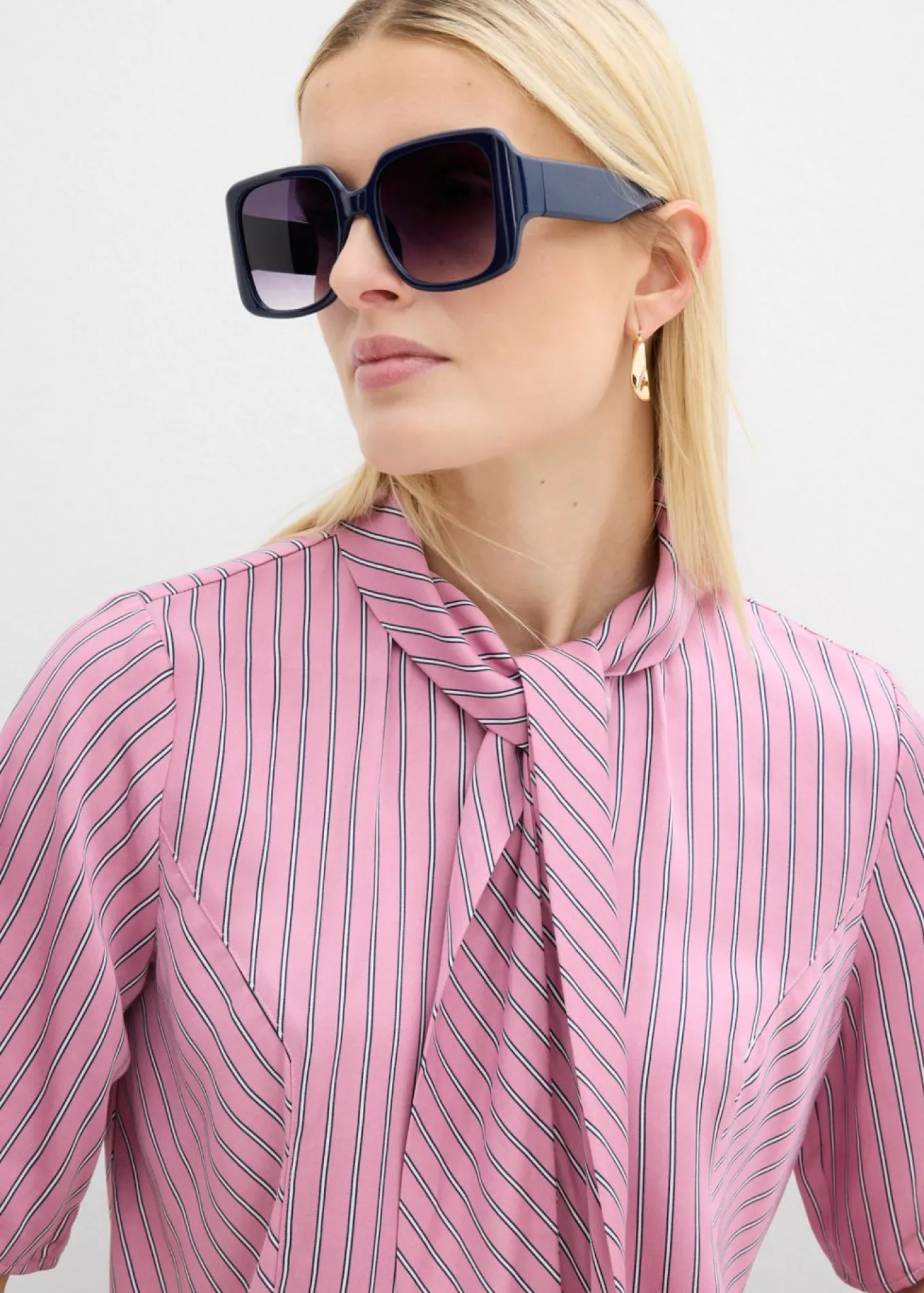 Blusa con lazo de modal suave