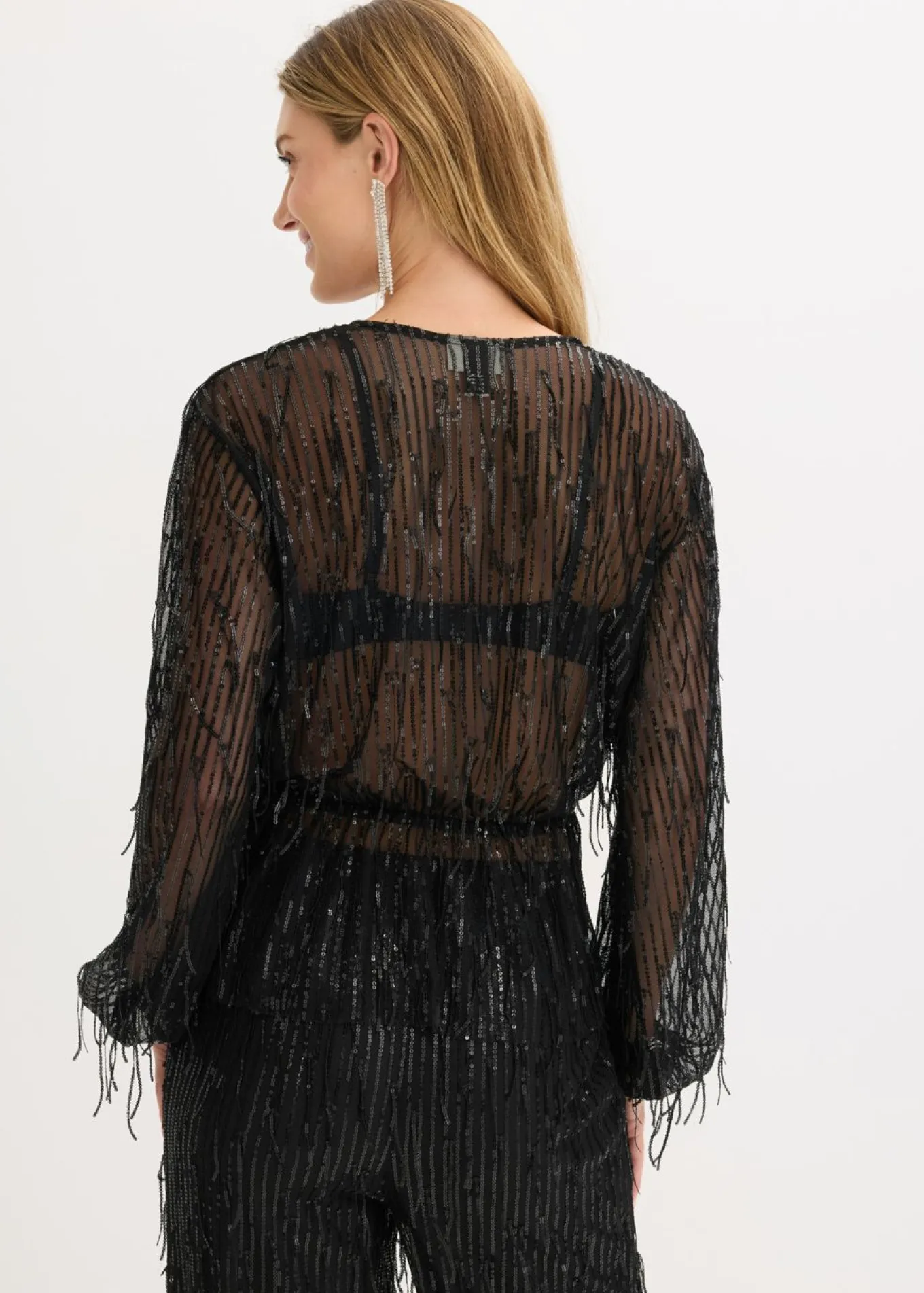Blusa con lentejuelas y flecos