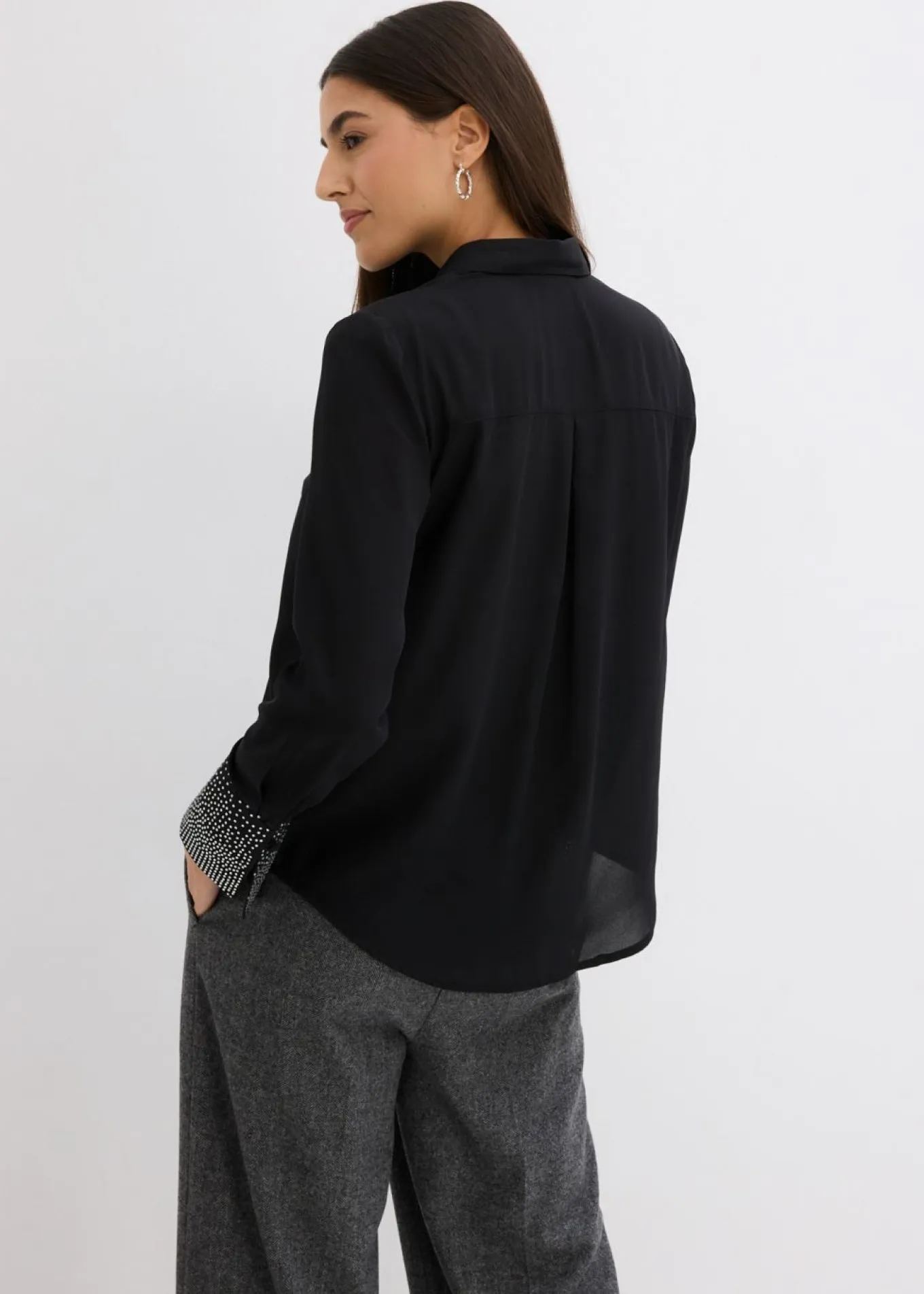 Blusa con piedras brillantes