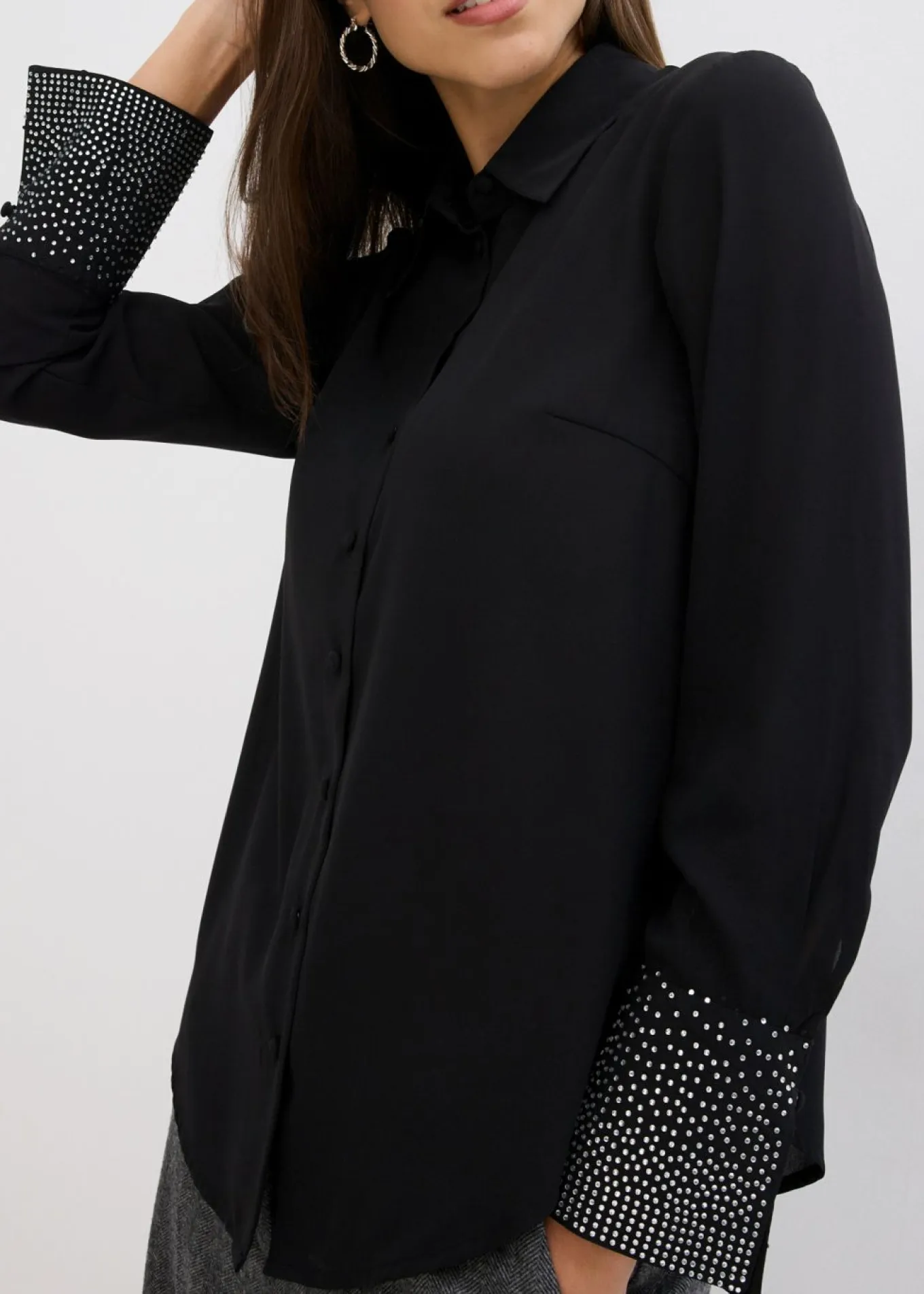 Blusa con piedras brillantes