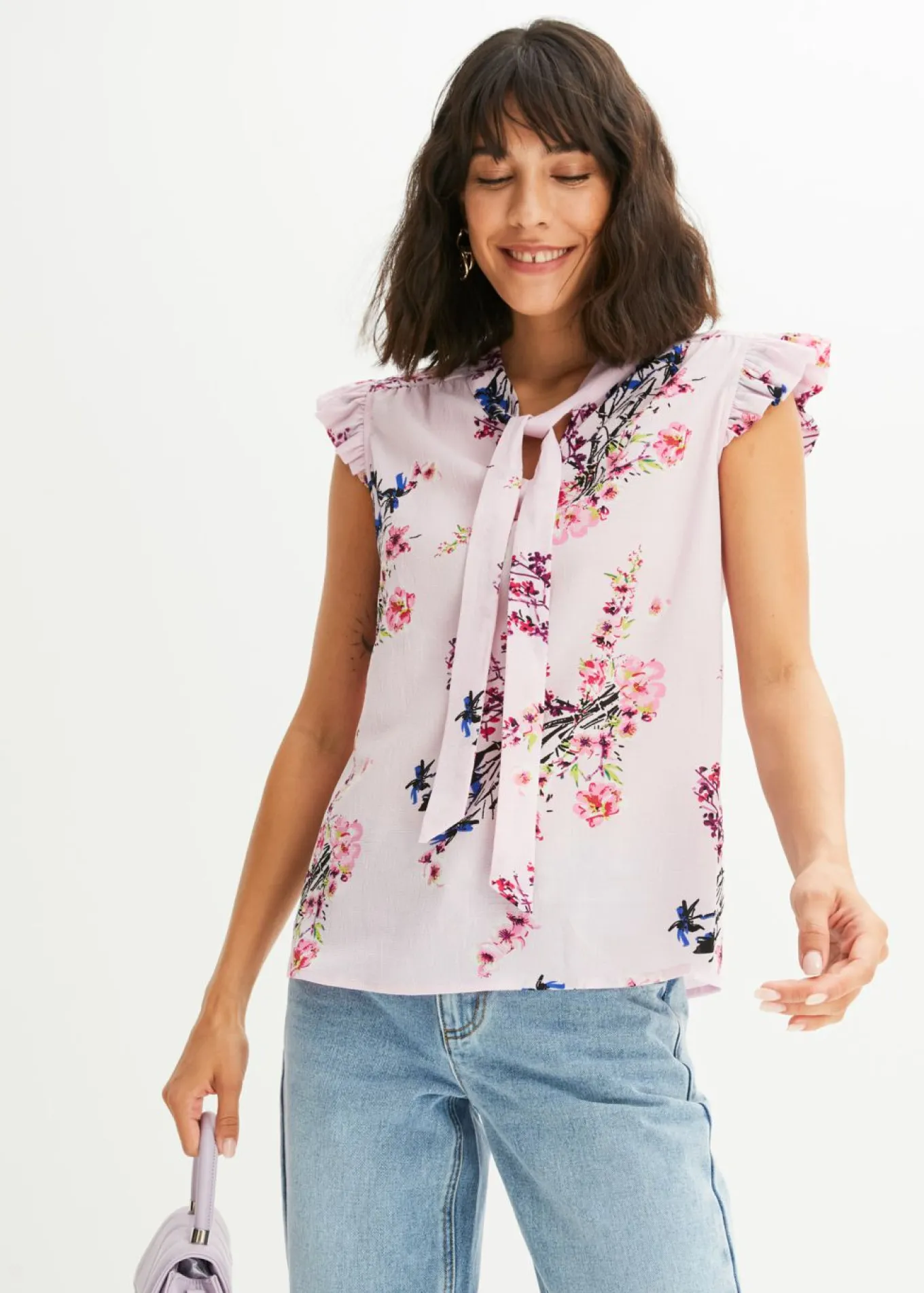 Blusa con volantes en las mangas