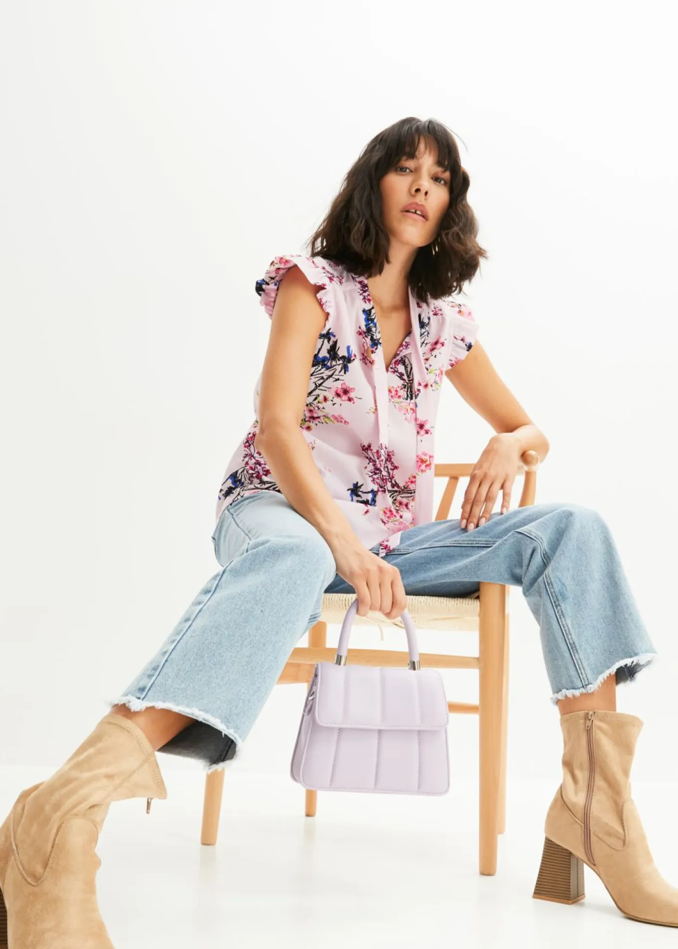 Blusa con volantes en las mangas