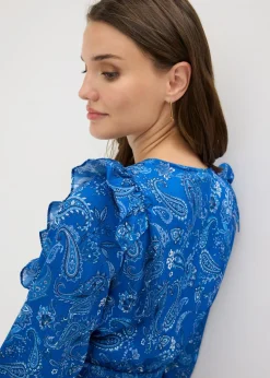 Blusa con volantes y nido de abeja