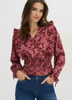 Blusa con volantes y nido de abeja