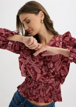 Blusa con volantes y nido de abeja