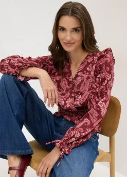 Blusa con volantes y nido de abeja