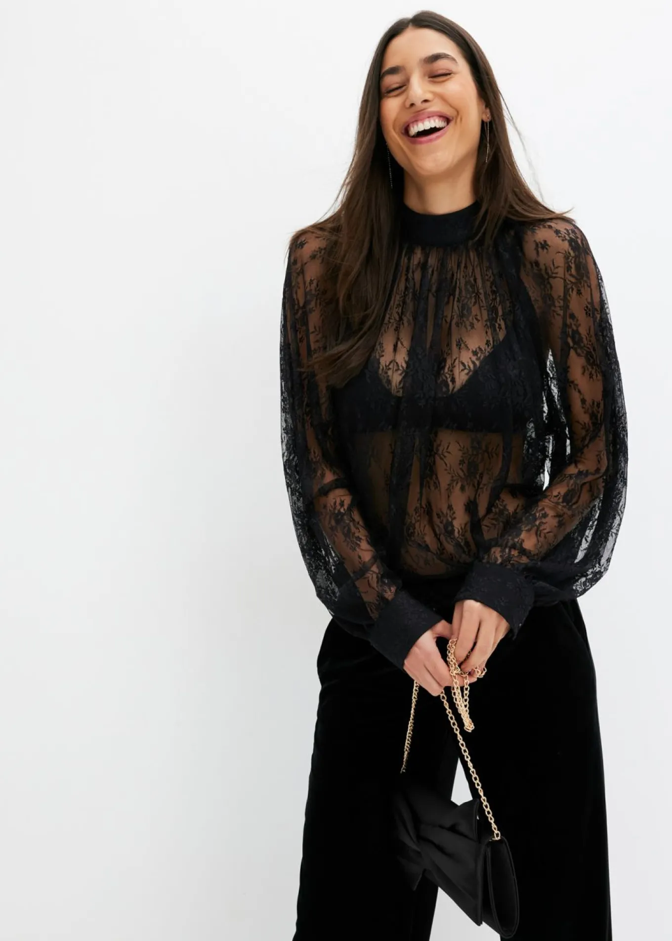 Blusa de encaje con ligeras transparencias