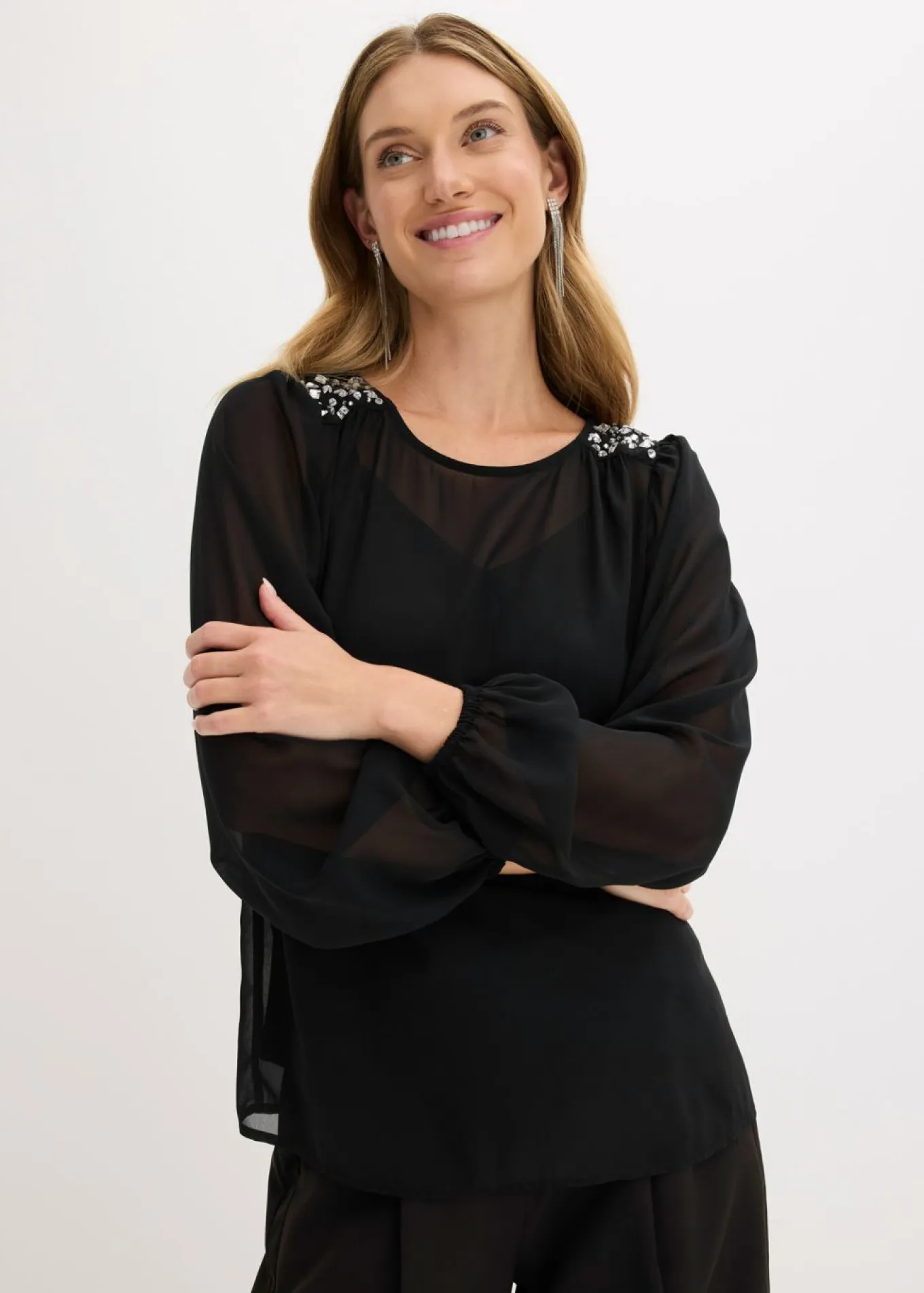 Blusa de gasa con adornos de piedras brillantes