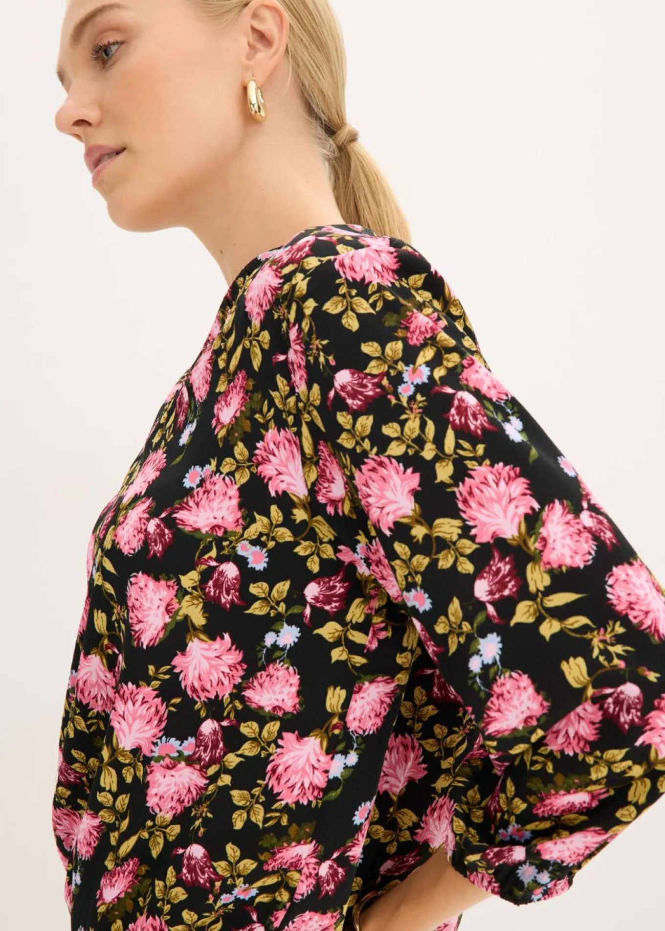 Blusa de gasa con fruncido en el bajo