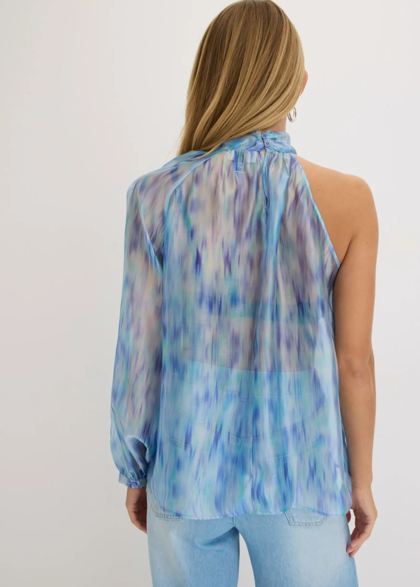 Blusa de gasa con un hombro al descubierto