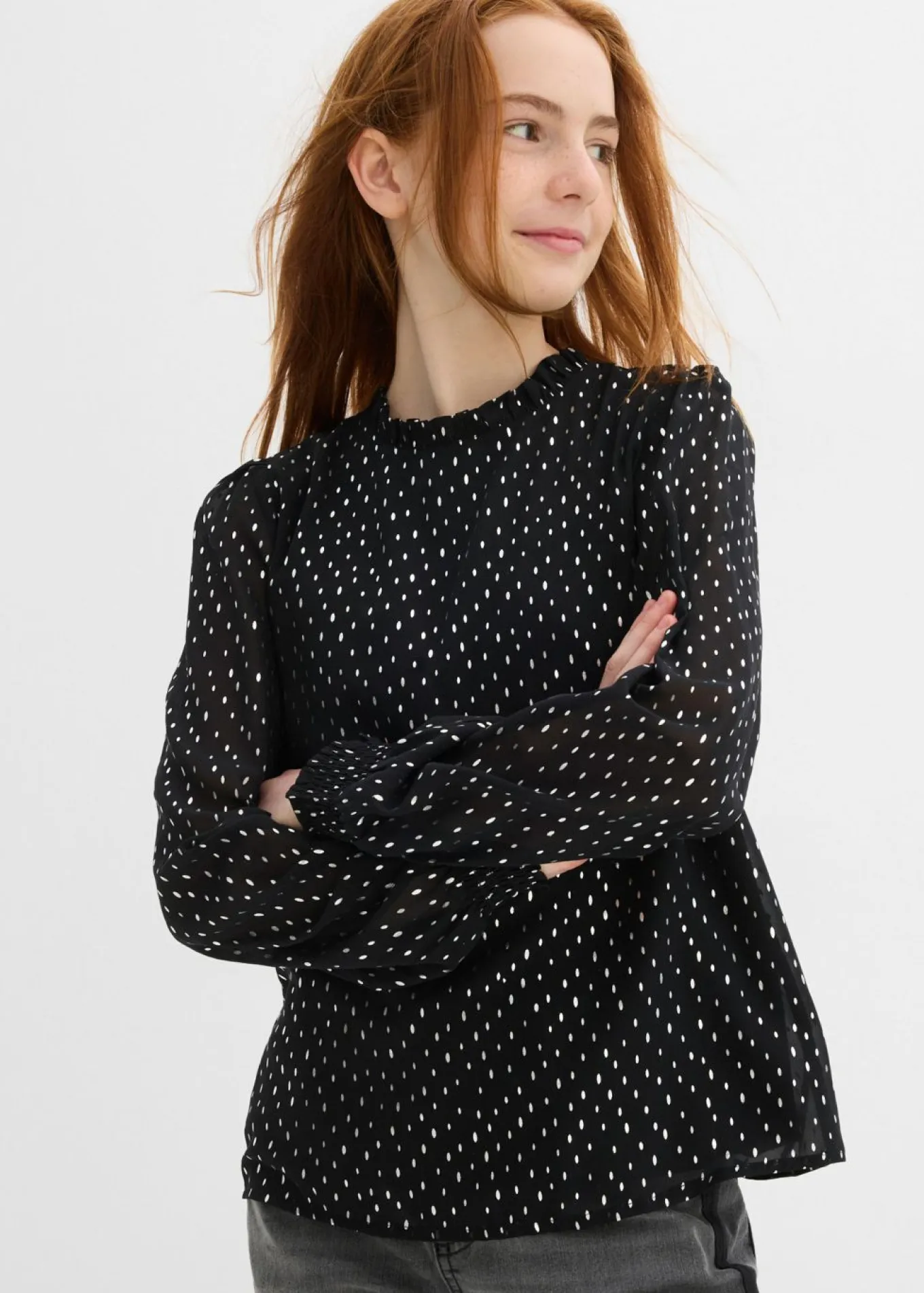 Blusa de gasa con volantes en el cuello