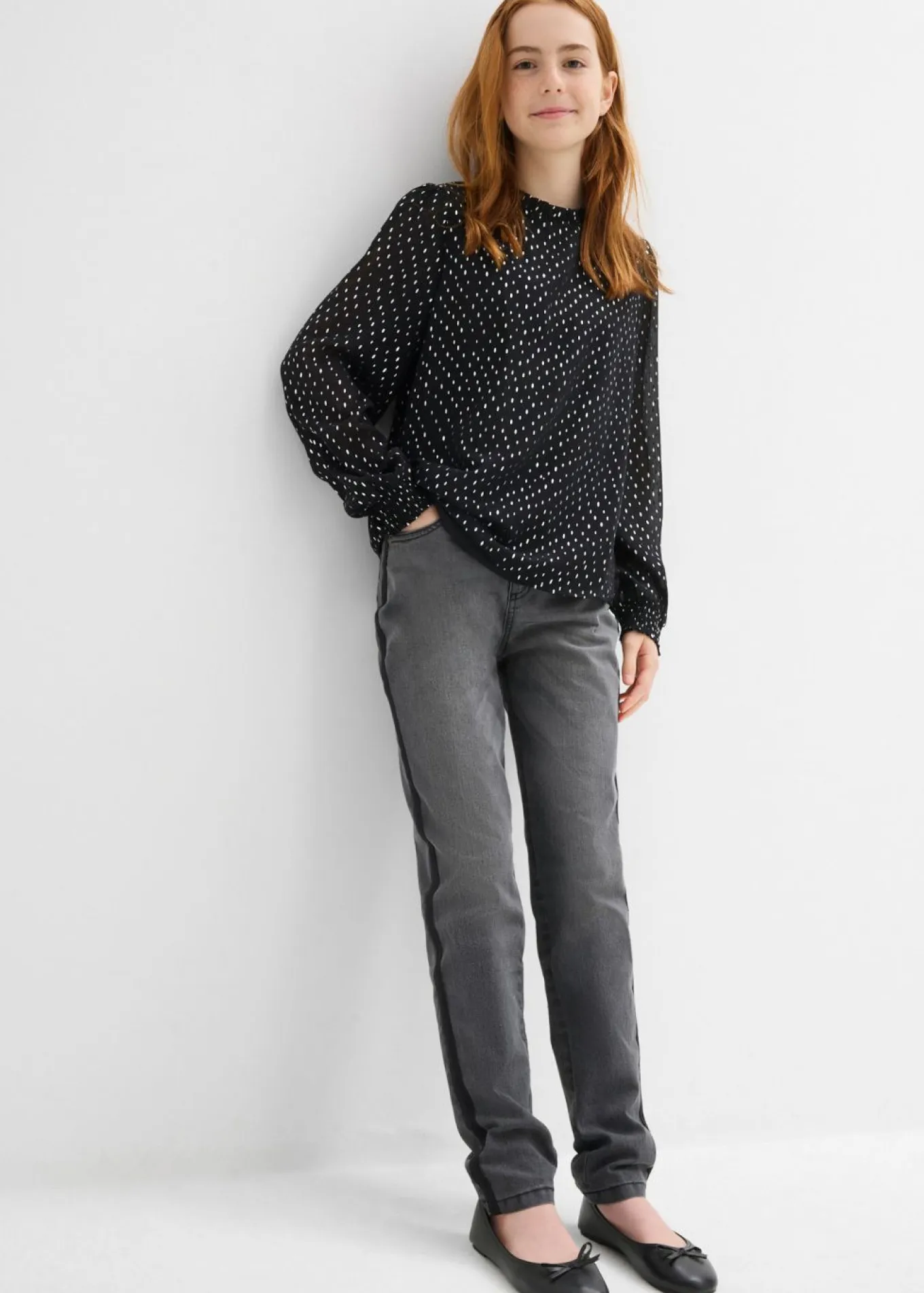 Blusa de gasa con volantes en el cuello