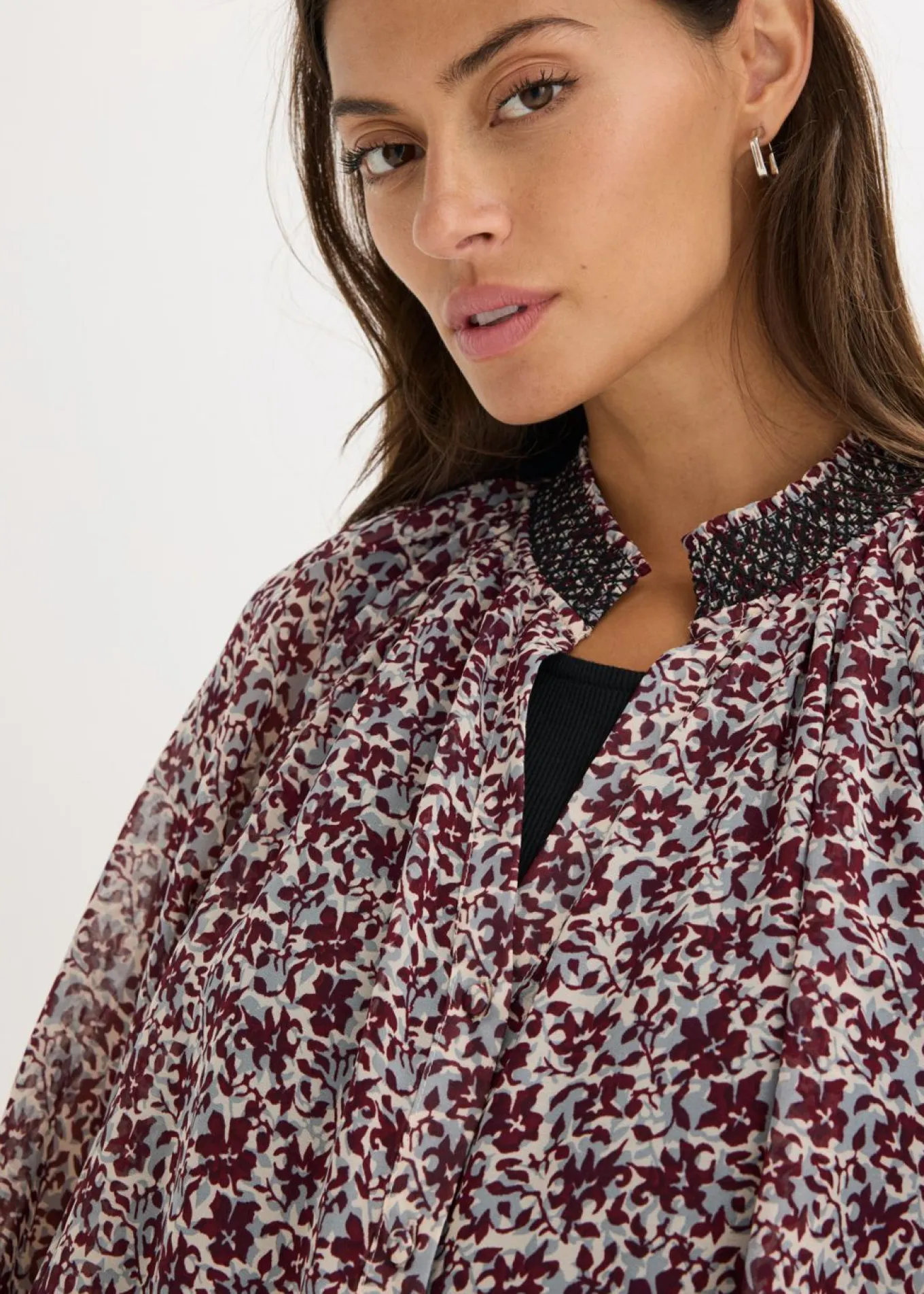 Blusa de gasa estampada con bordado