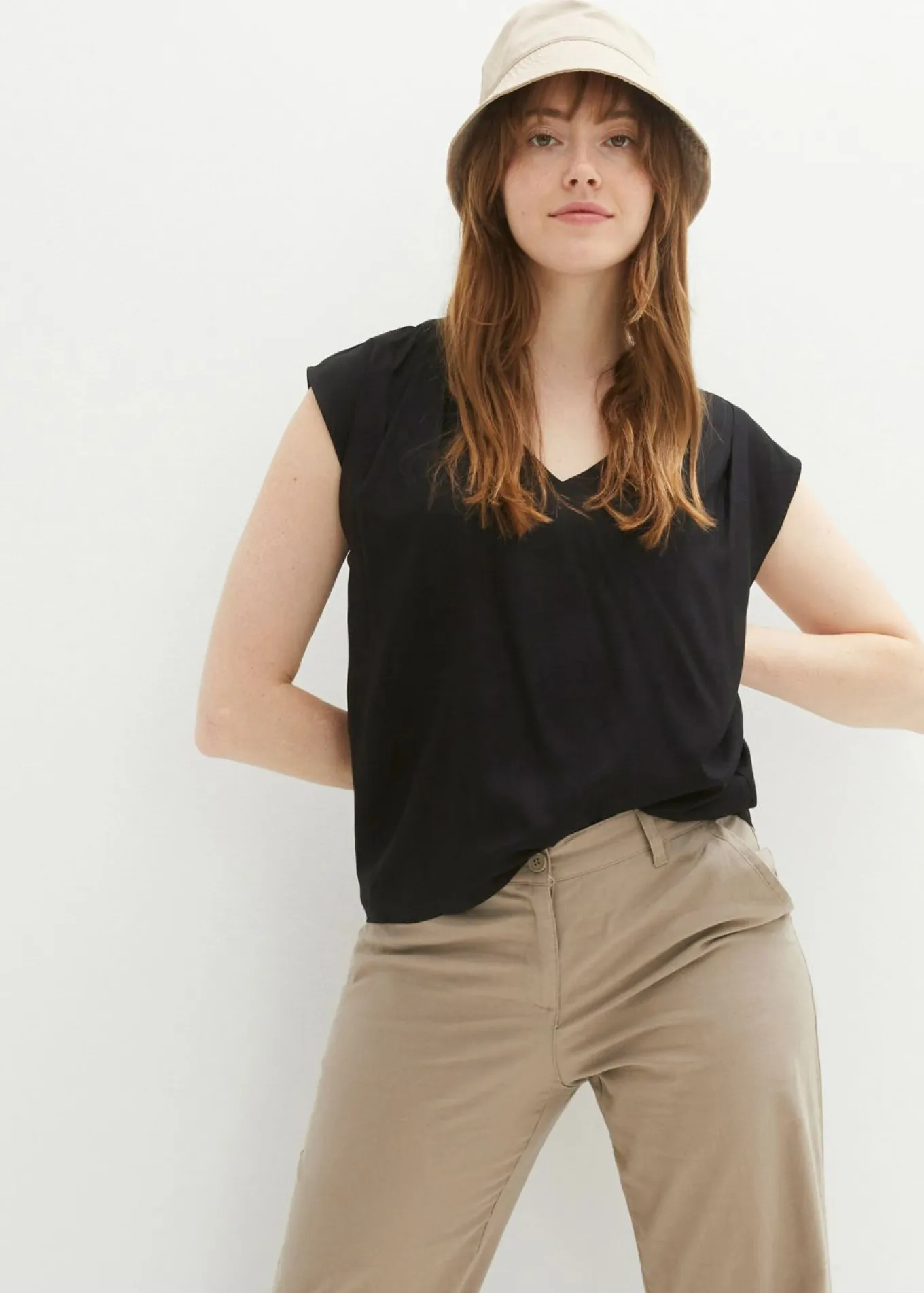 Blusa de manga corta con escote en V