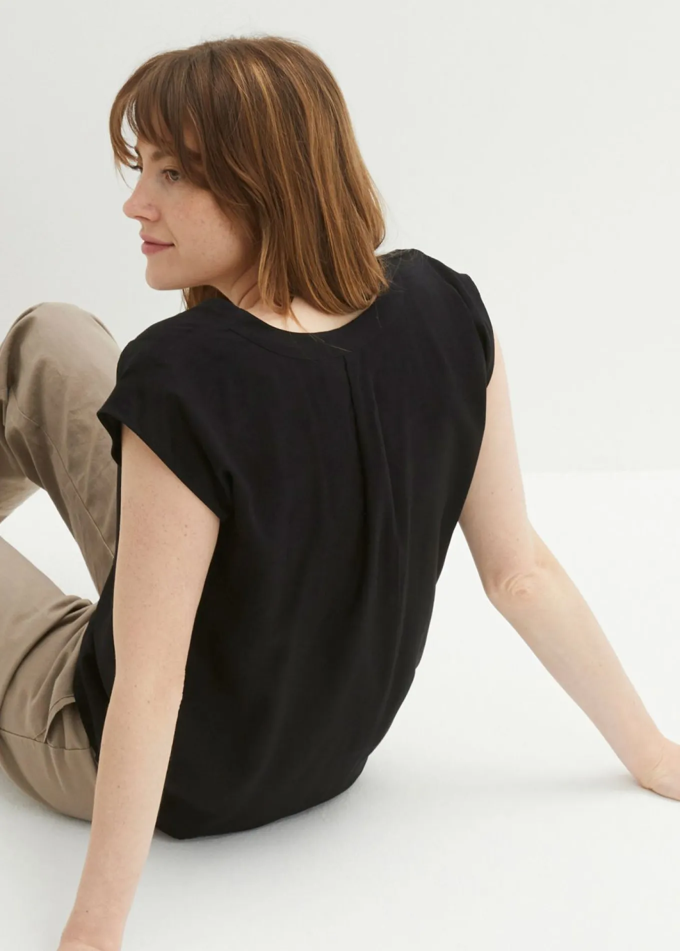 Blusa de manga corta con escote en V