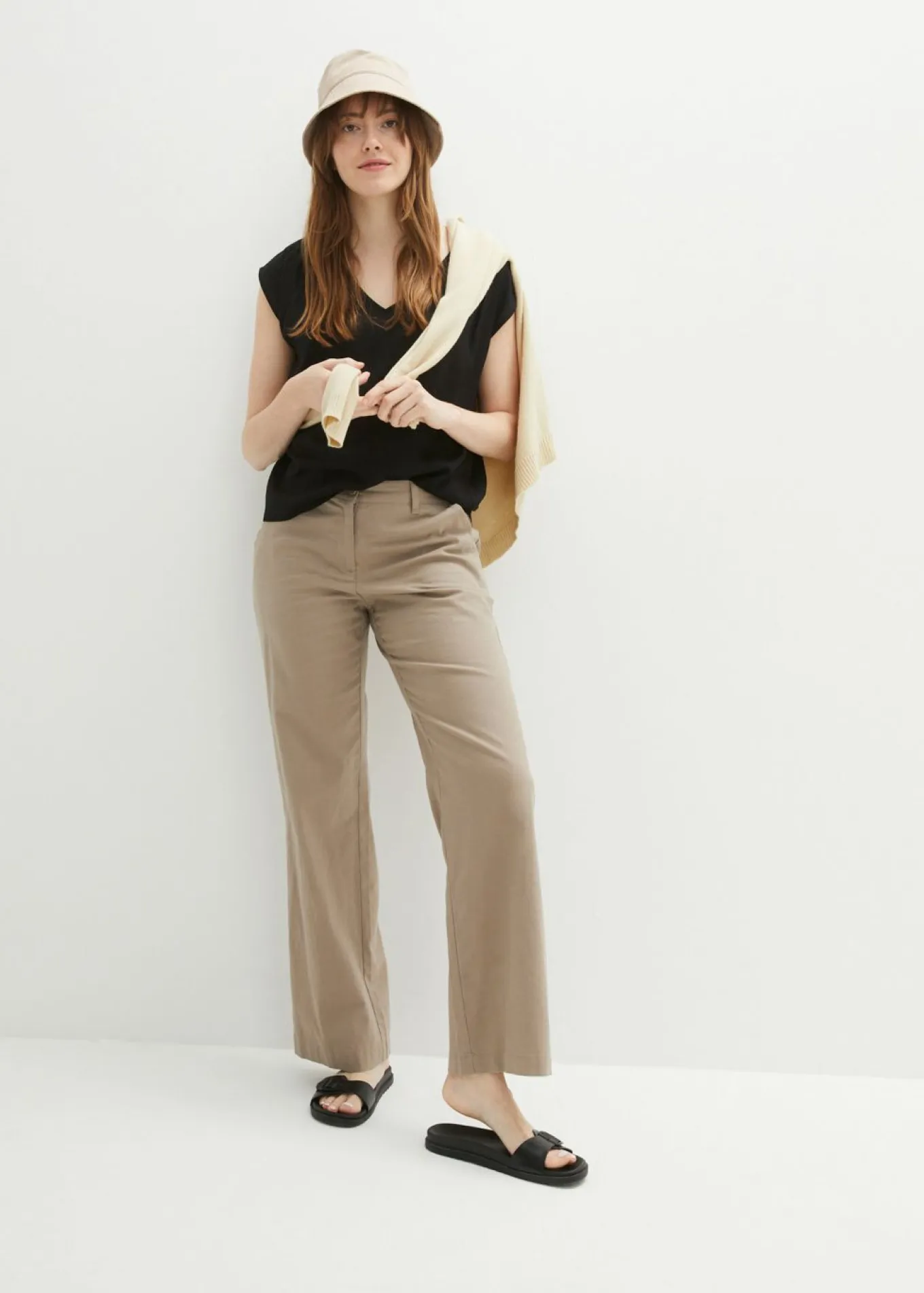 Blusa de manga corta con escote en V