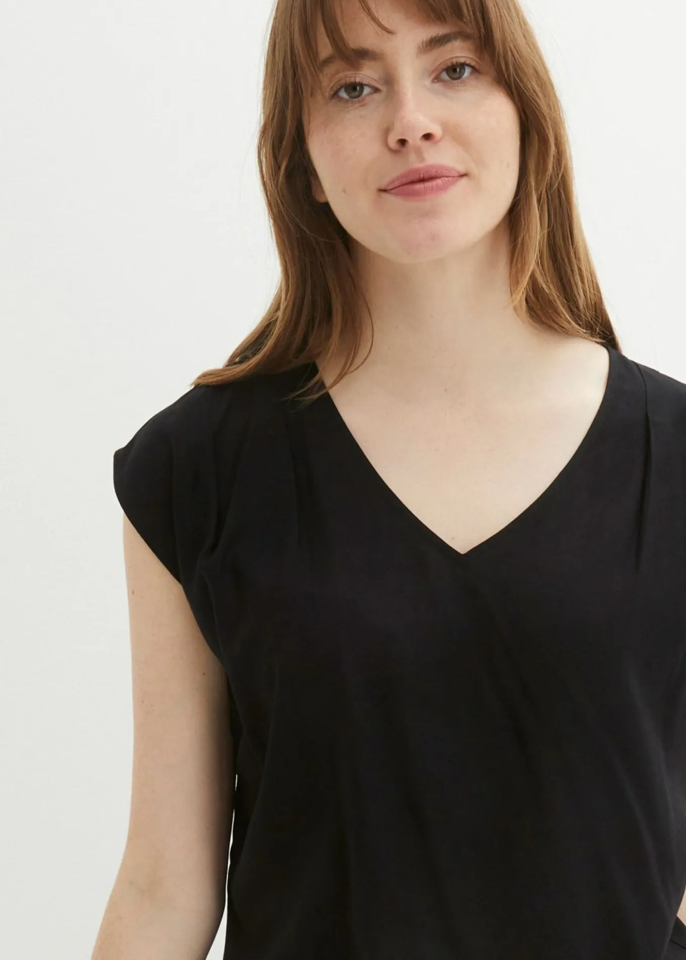 Blusa de manga corta con escote en V