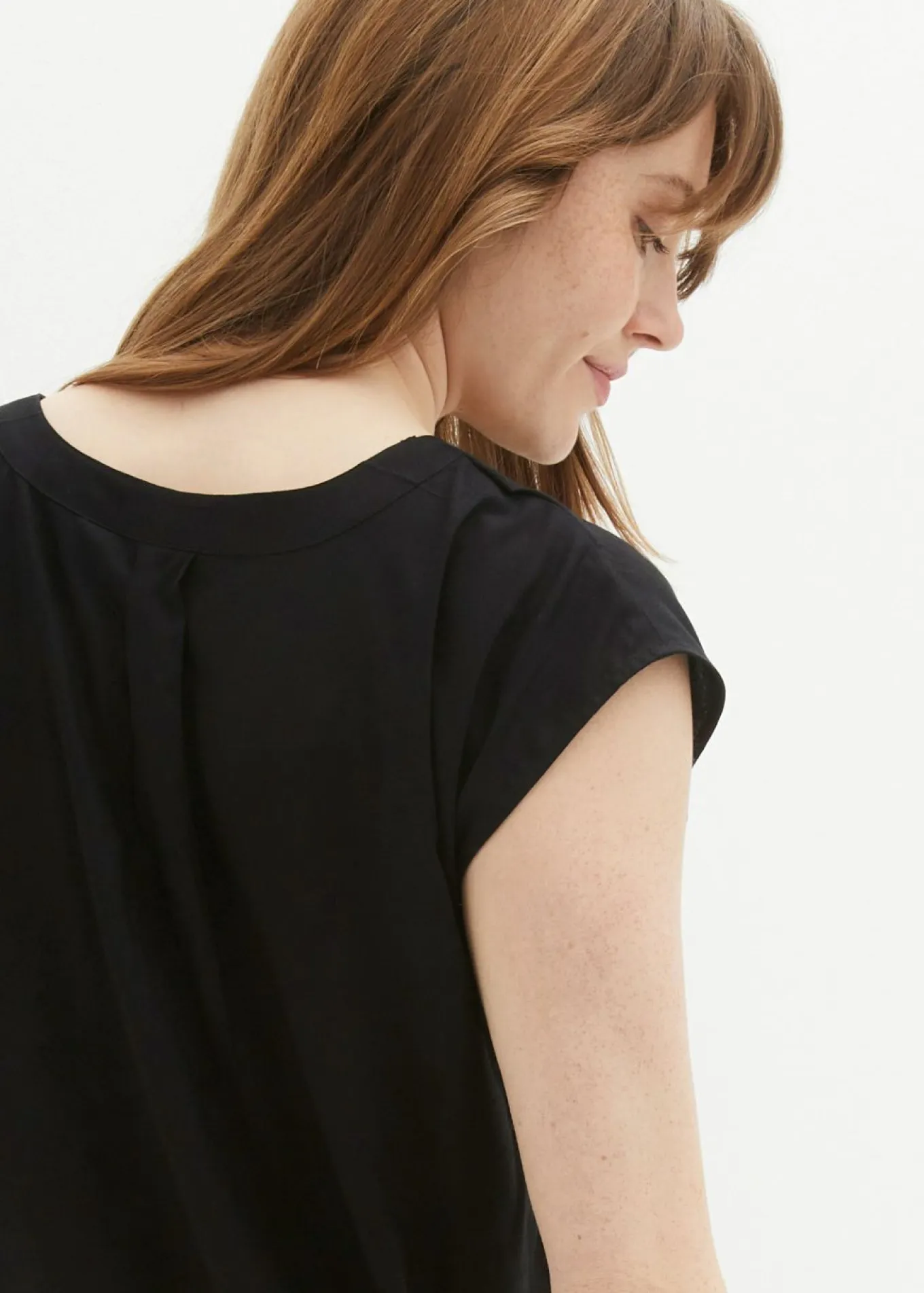 Blusa de manga corta con escote en V