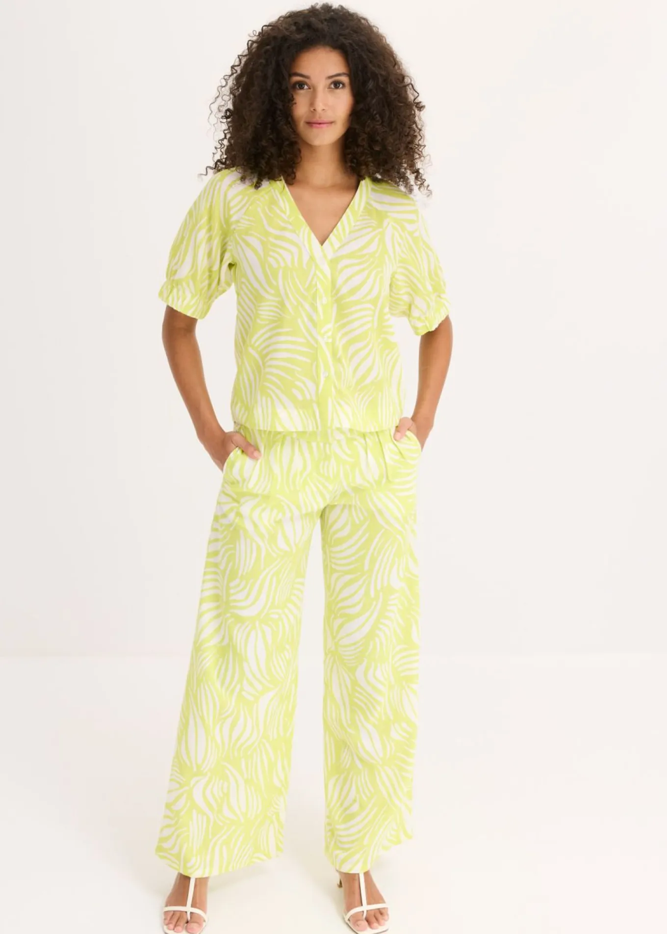 Blusa de manga corta con aspecto de lino