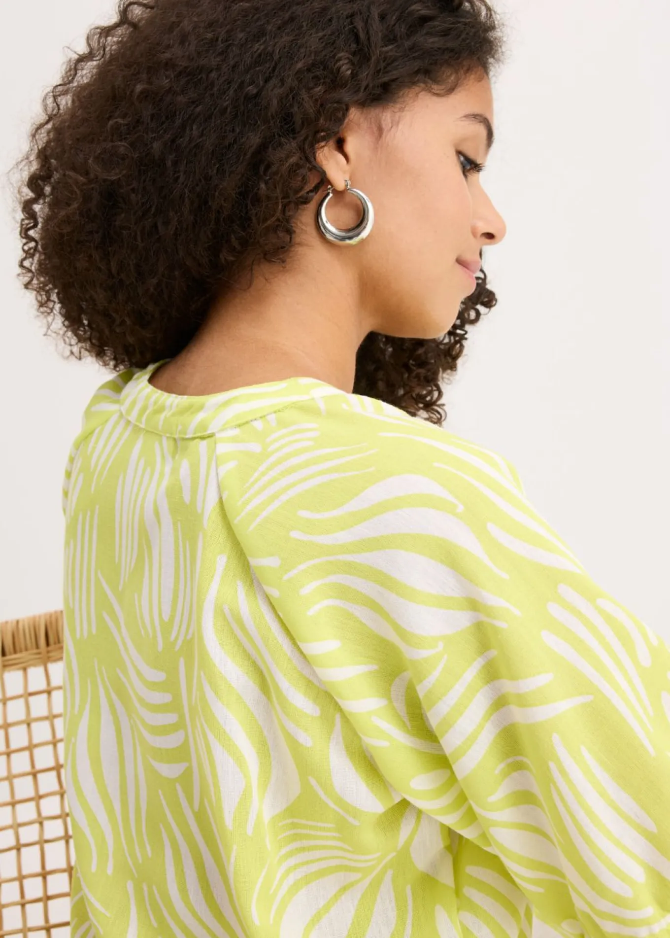 Blusa de manga corta con aspecto de lino