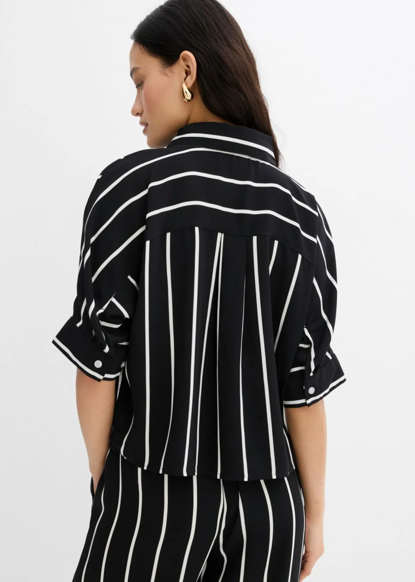 Blusa de manga corta con crepé estructurado