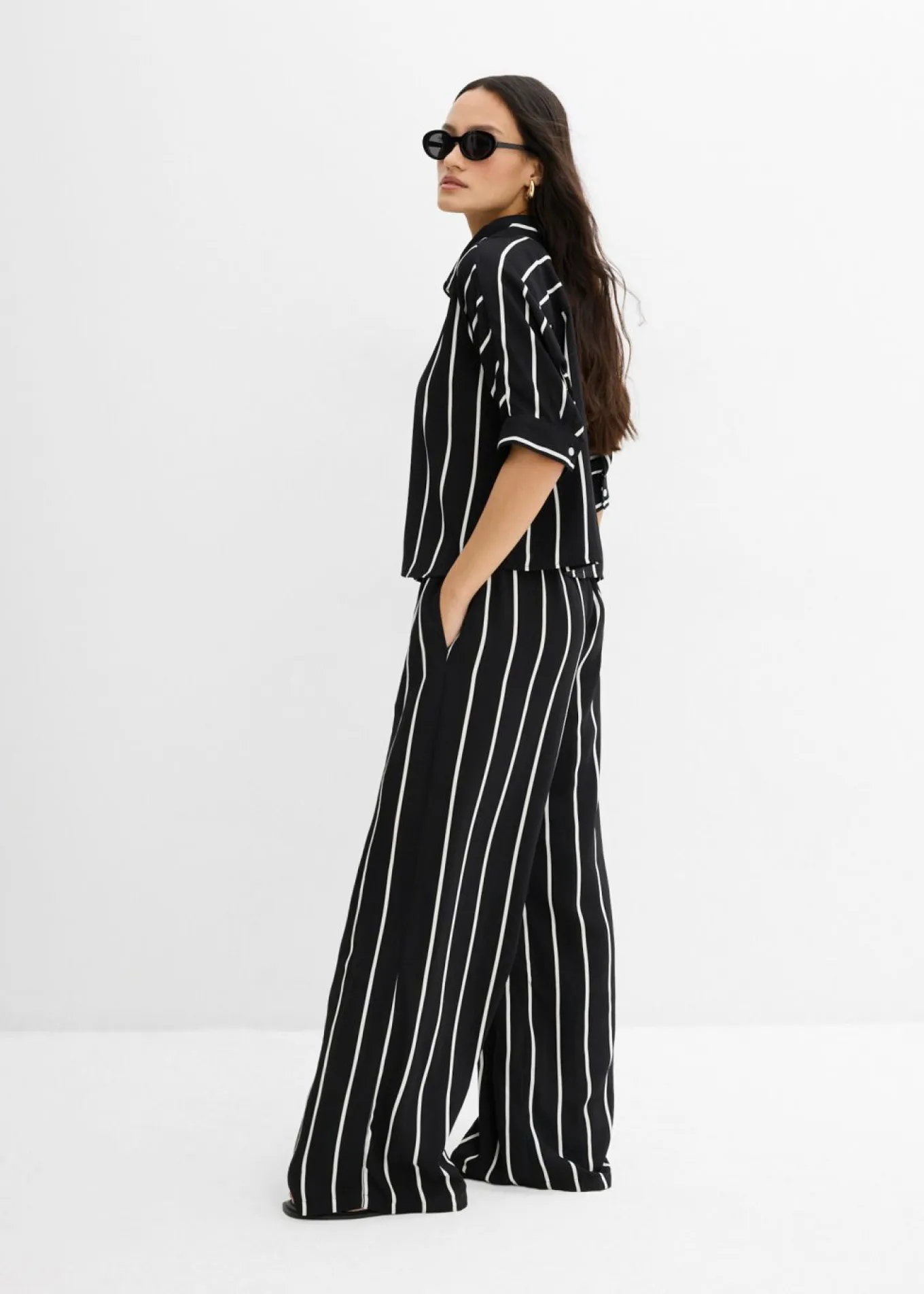 Blusa de manga corta con crepé estructurado