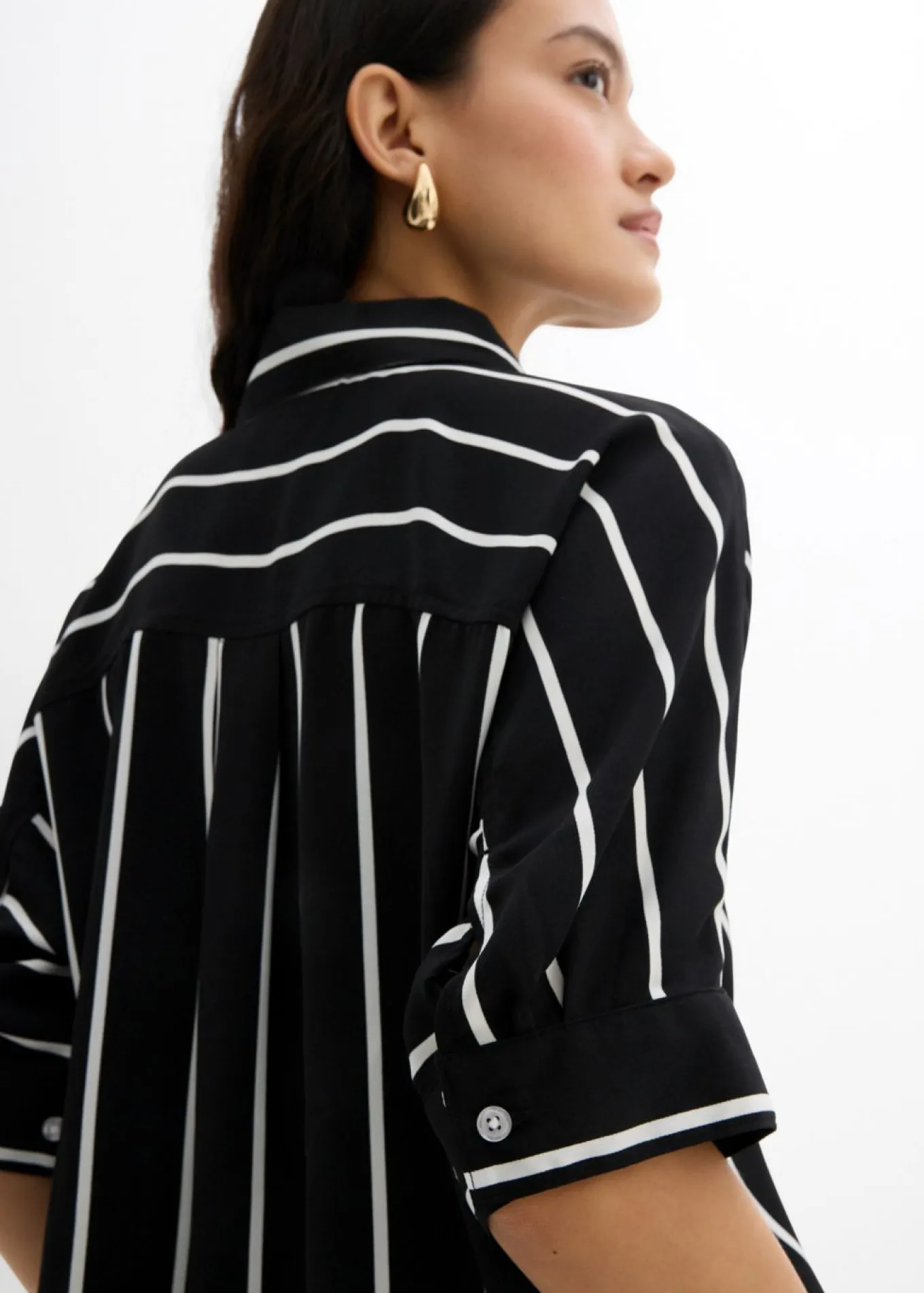 Blusa de manga corta con crepé estructurado