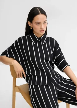 Blusa de manga corta con crepé estructurado