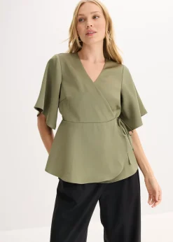 Blusa de manga corta con escote pronunciado