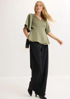 Blusa de manga corta con escote pronunciado