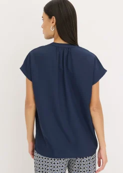 Blusa de manga corta con botones ocultos