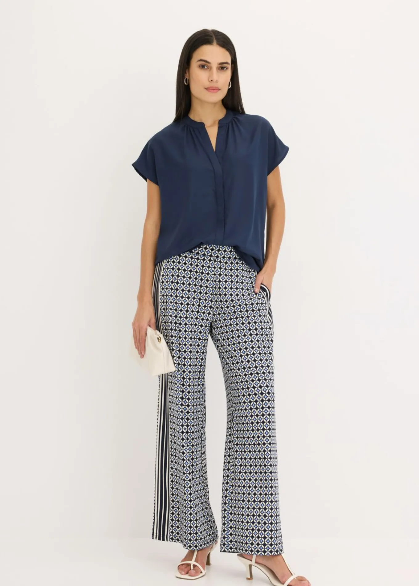 Blusa de manga corta con botones ocultos